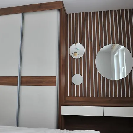 Ramondia, Aparthotel *