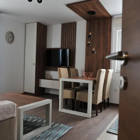Ramondia, Aparthotel *