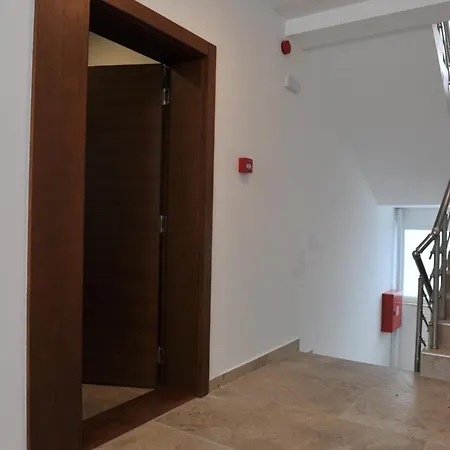 Ramondia, Aparthotel *